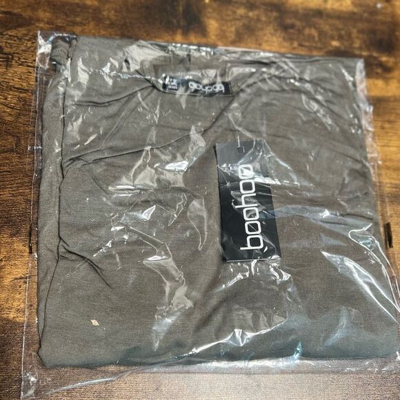 Boohoo Plunge Neck Drape Long Sleeved Top in Olive, AU Size 4, Us 2/Small. NWT! - Picture 6 of 9